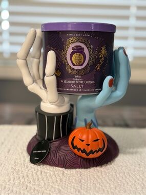 Nightmare before Christmas x Bath and bodyworks Jack & Sally hands candle holder